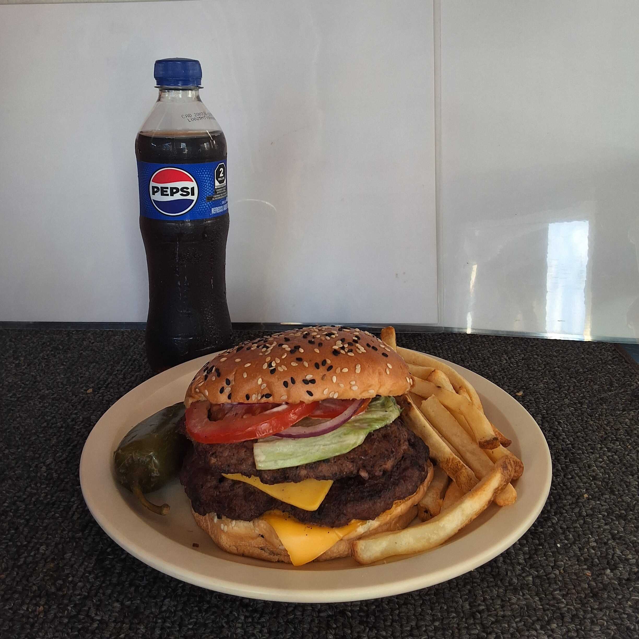 Burger Súper Speichal Doble Papas y Refresco