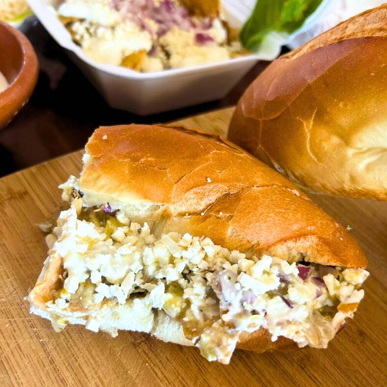 Torta de Chilaquil Salsa Verde