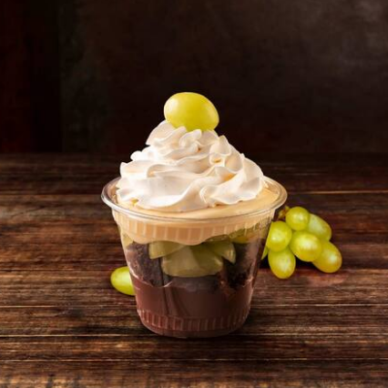 Creme de chocolate, brownie, creme de galak, uvas e chantininho  1 unidade. 250  ml. 340 gr.