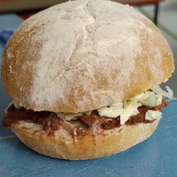 Pambazo de Frijol con Chorizo