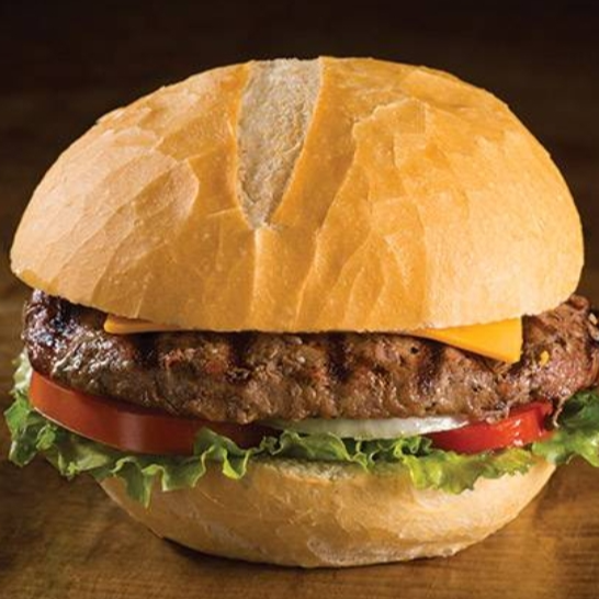 hambúrguer de carne Angus de 160 g, pão crocante, alface americana, tomate, molho de maionese do chef e queijo cheddar.