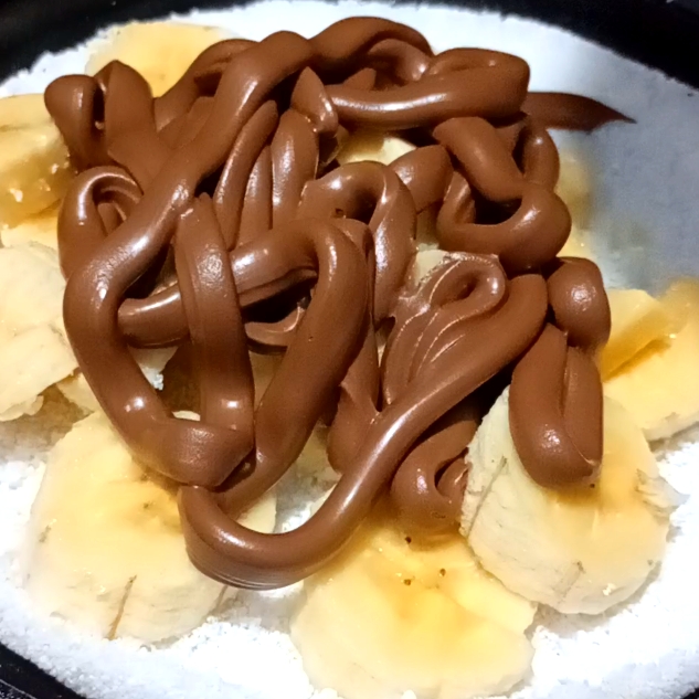 Massa de tapioca com banana e chocolate