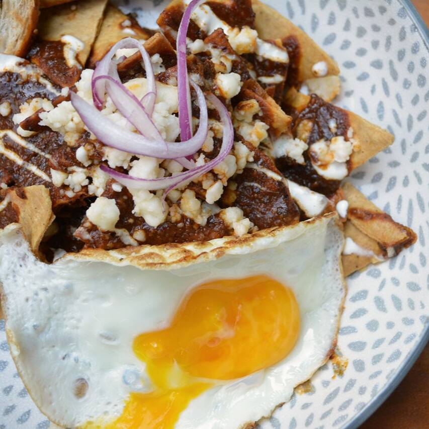 Combo-Desayuno Chilaquiles de Mole