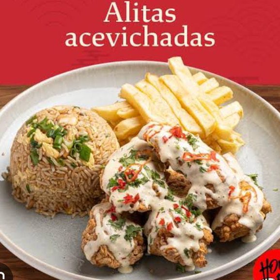 Alitas acevichadas con chaufa.