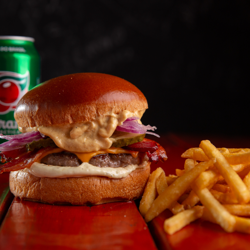 Top Burger+ Fritas pequena+ Coca-Cola Lata