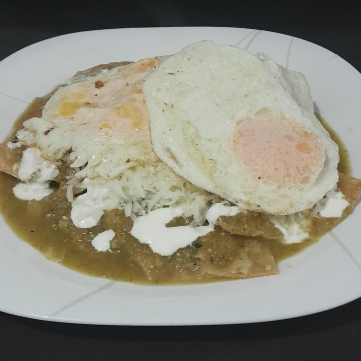 Chilaquiles con 2 Huevos al Gusto