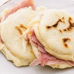 Arepa de Jamón y Queso
