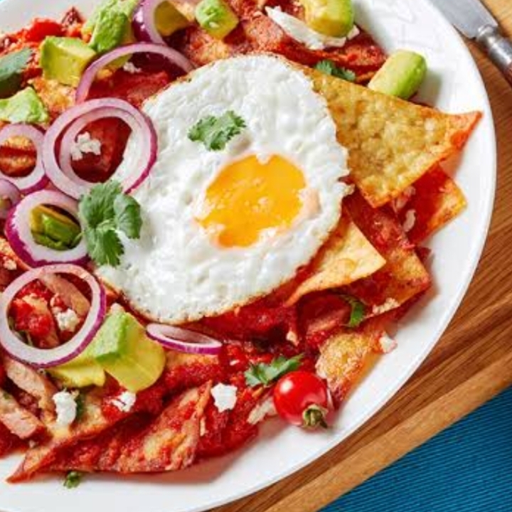 Chilaquiles, Rojos Verdes Huajillo, con Pollo