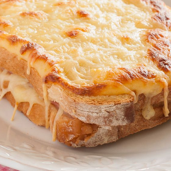 Sándwich de Jamon y Queso con Capa de Queso