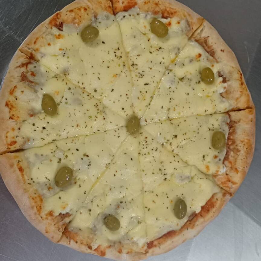 Costela desfiada,catupiry e queijo mussarela.