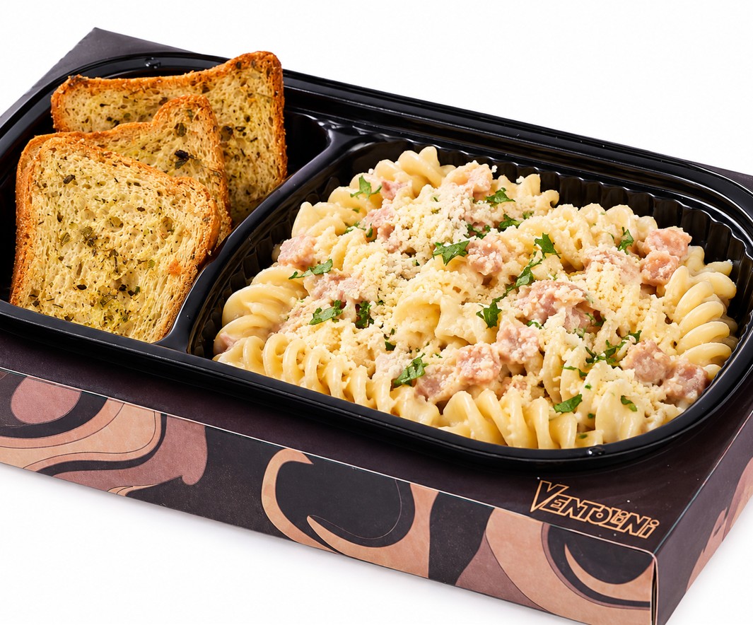 Pasta con Crema y Tocineta