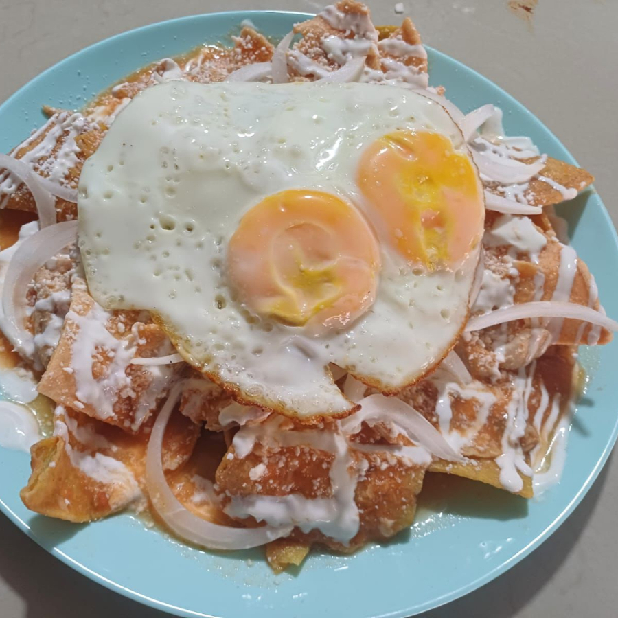 Chilaquiles con Pollo y Huevo