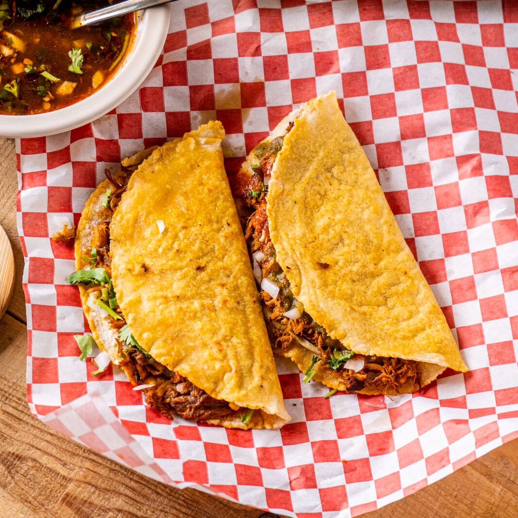 Taco de Birria de Res Carne Dorada Chico