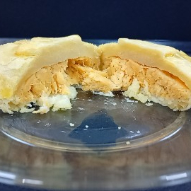 Tortelete de frango com cream cheese, uma combinação suave e deliciosa para qualquer momento.