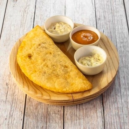 Empanada Grande (Queso, Pollo o Carne Molida)