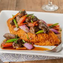 TACUTACO CON LOMO SALTADO