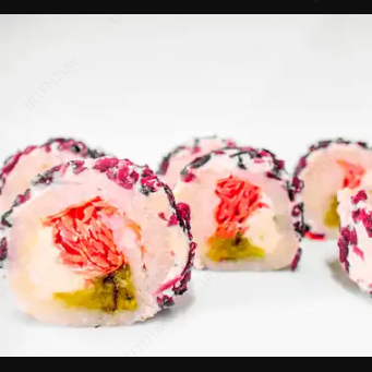 Sushi Arándano Roll con guarniciones.