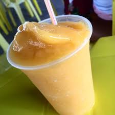 Agua polpa de coco + MORANGO + leite condensado + gelo