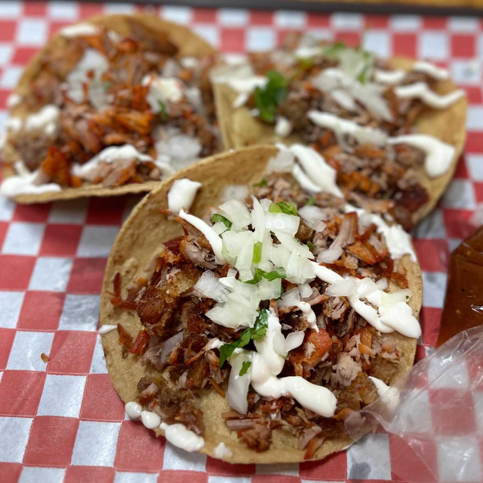 Tostadas de Carnitas de Puerco