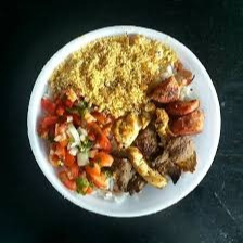 Frango, carne, arroz, feijão e farofa