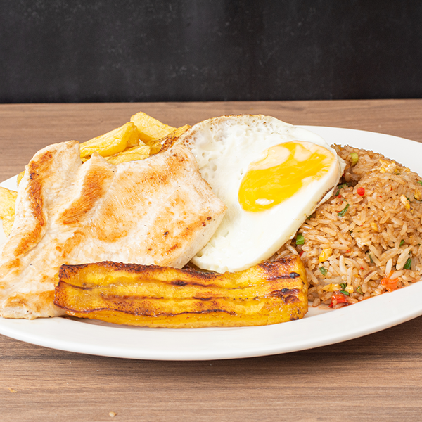 Filete a Lo Pobre con Chaufa