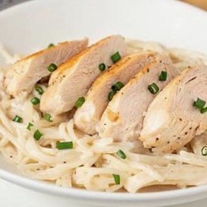 Pasta Alfredo con Pollo Didi Top