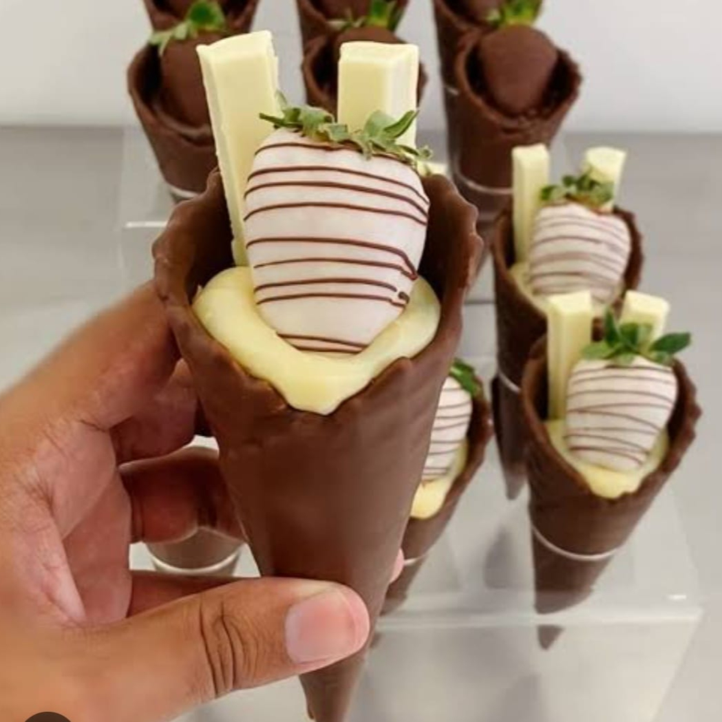 Brigadeiro branco cremoso, KitKat crocante e uma casquinha deliciosa formando o combo perfeito pra matar qualquer vontade de doce!