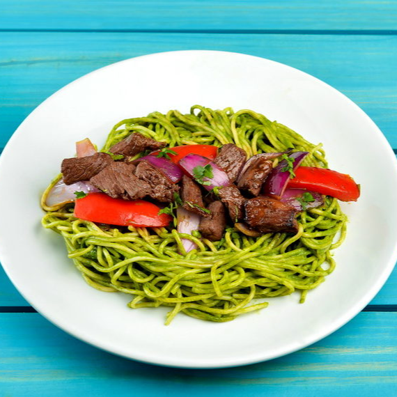 Tallarines Verdes con Lomo Saltado