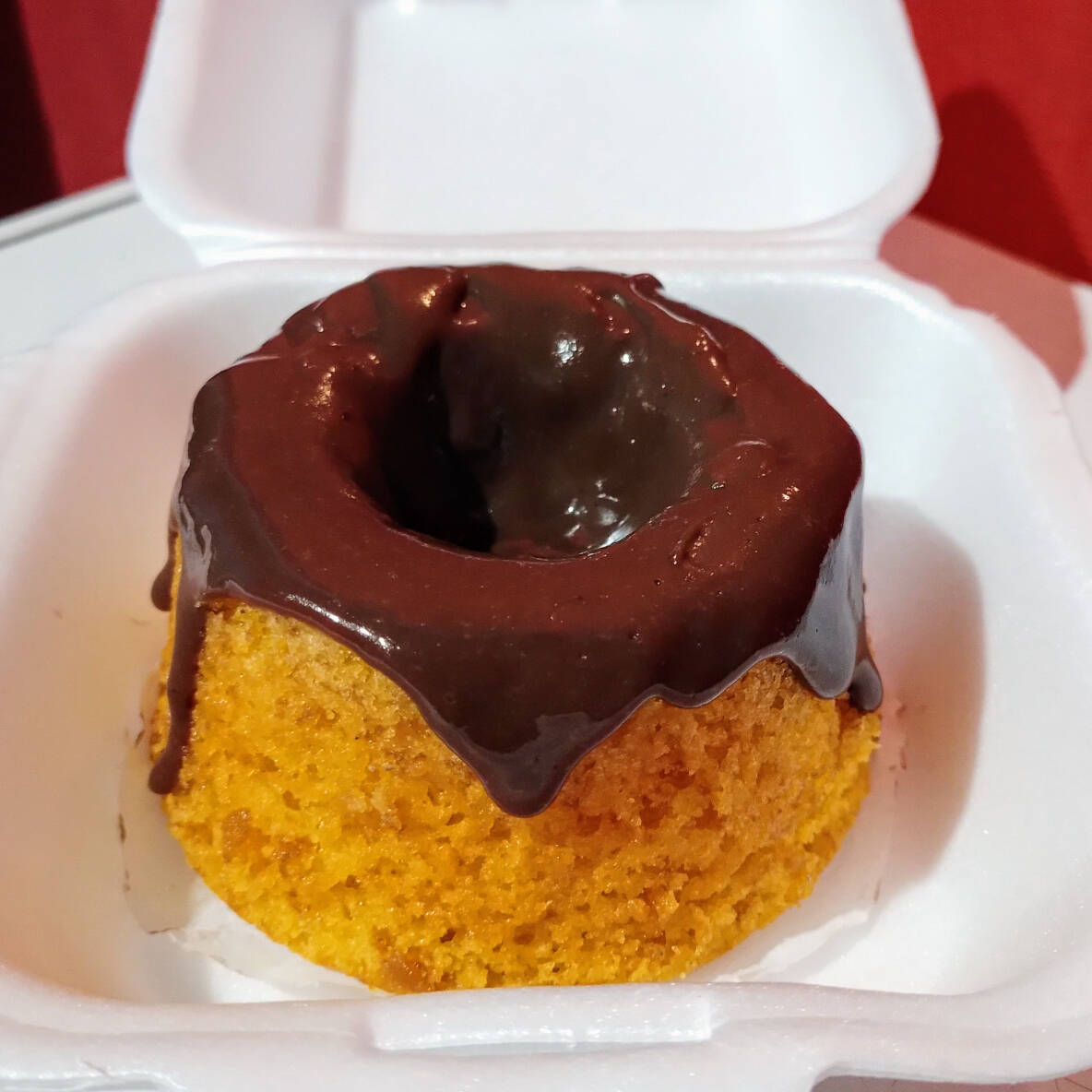 Bolo de cenoura com cobertura de chocolate