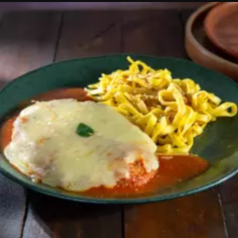 Parmegiana de Carne com talharim