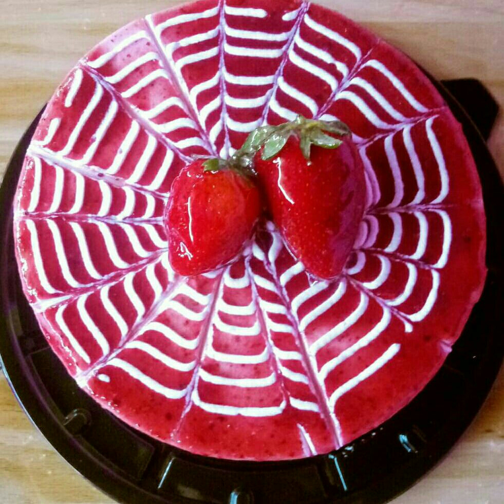 Pastel de Fresas con Crema Mediano