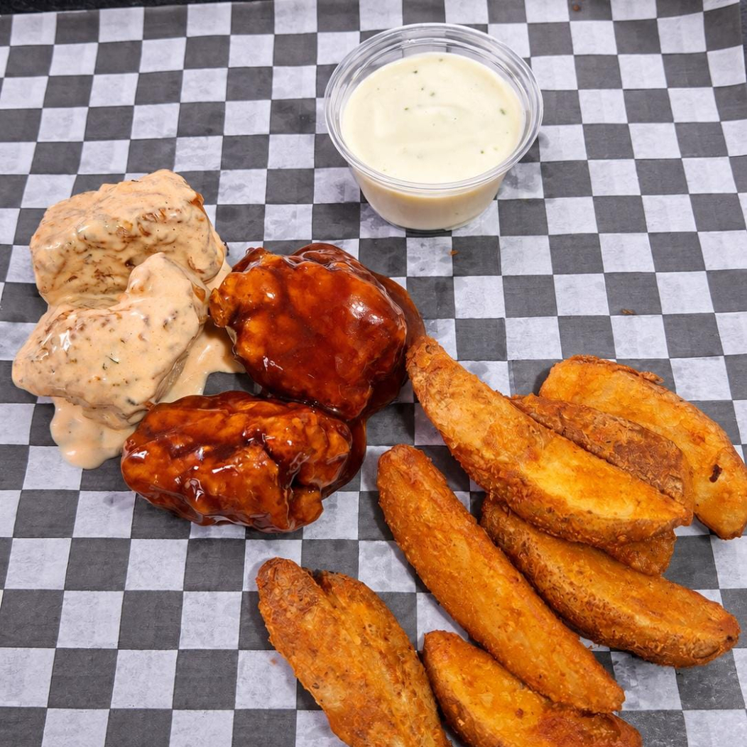 4 Piezas Boneless + Porción Papas Gajo
