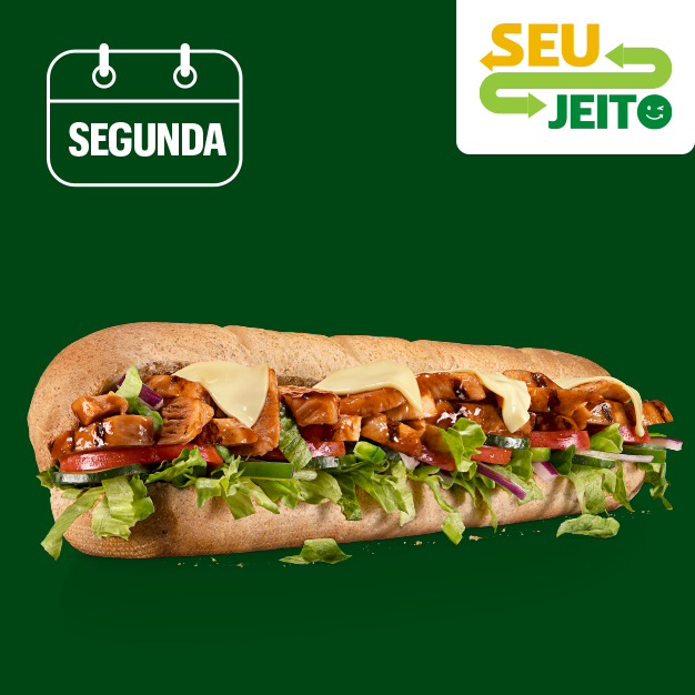 Com pedaços de peito de frango e molho teriyaki