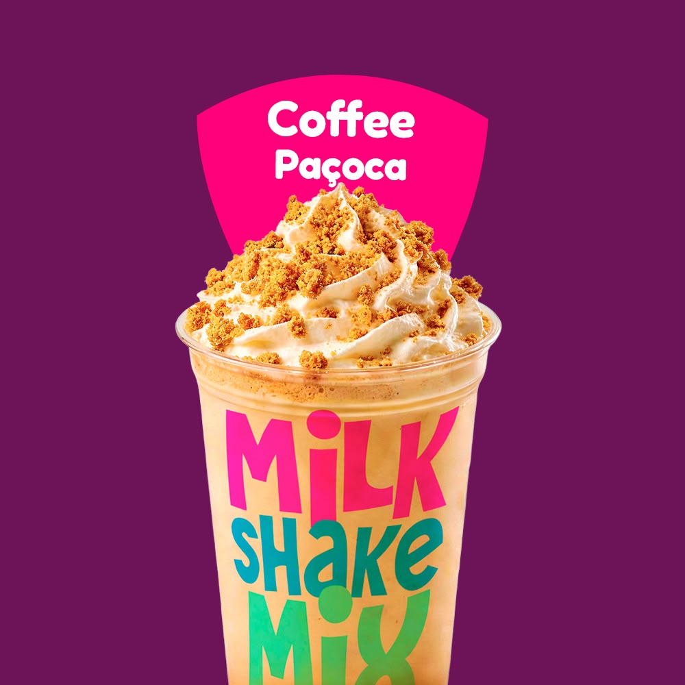 Para quem ama café e paçoca! Um milk-shake super cremoso que mistura o sabor intenso do café com a crocância da farofa de amendoim, finalizado com chantilly. Uma combinação surpreendente e viciante.