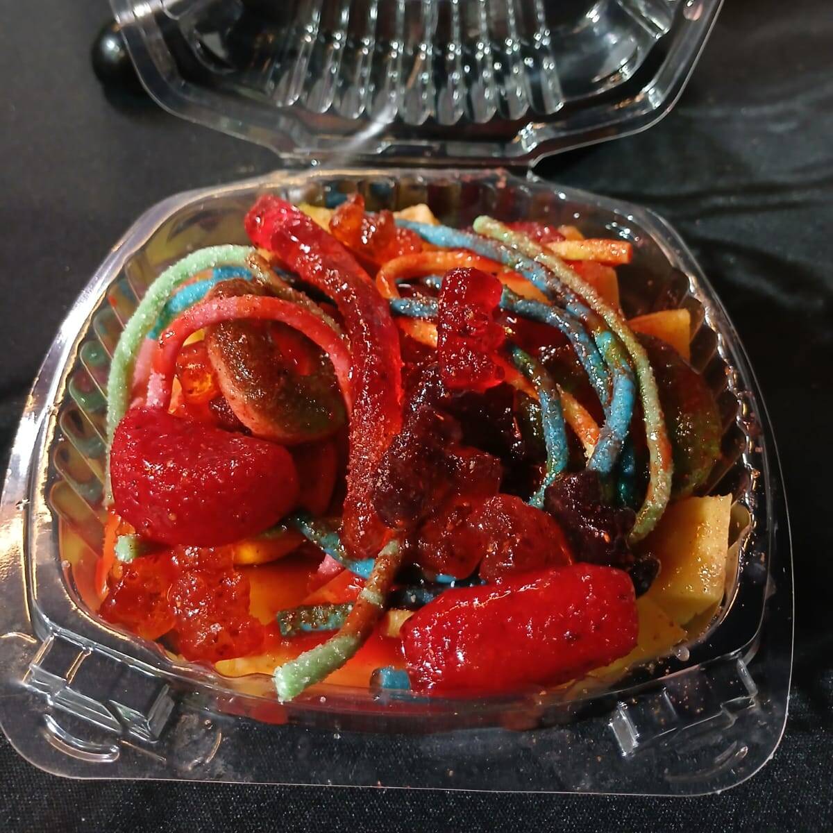 Mango con Gomitas Enchilosas