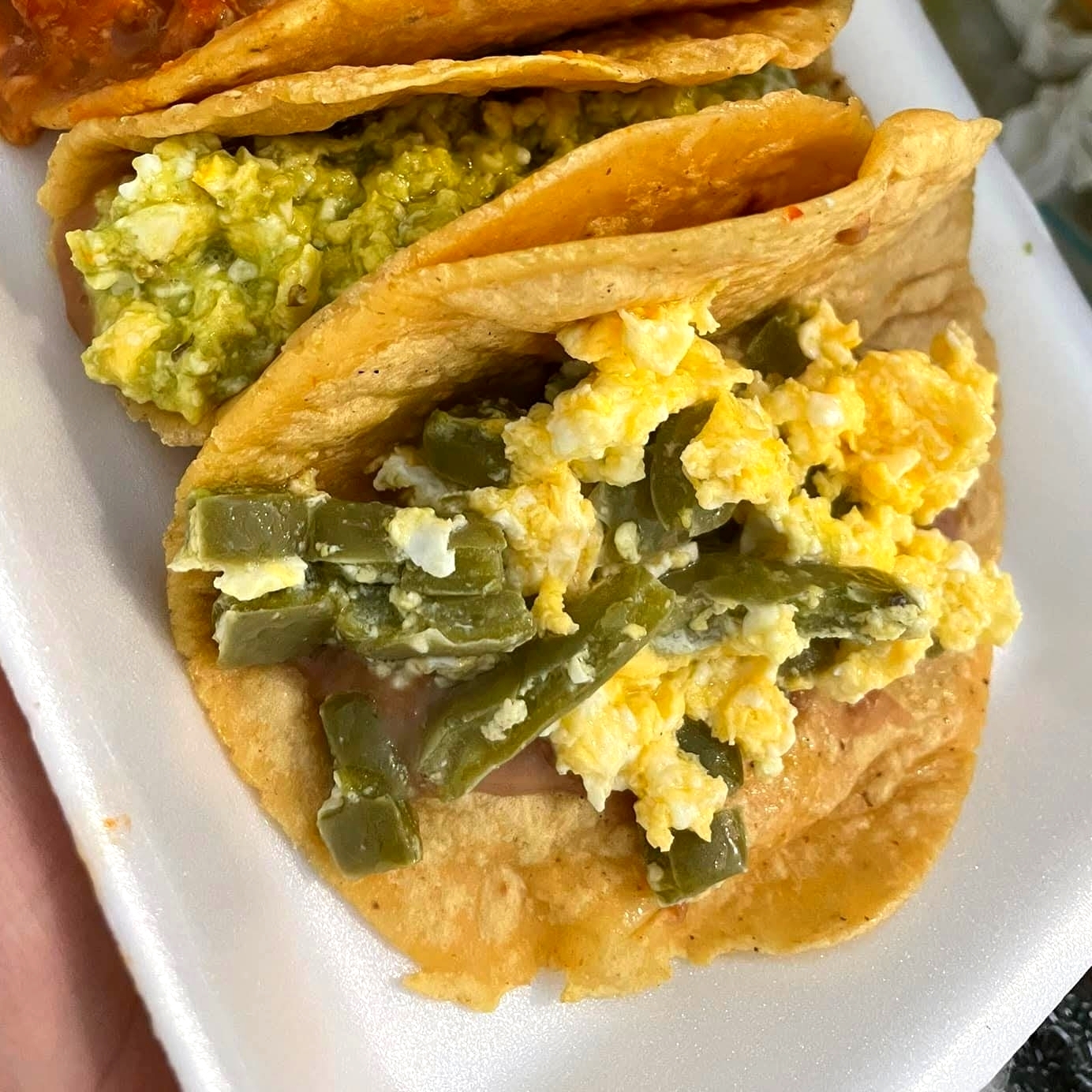 Tacos de Maíz de Huevo con Nopales