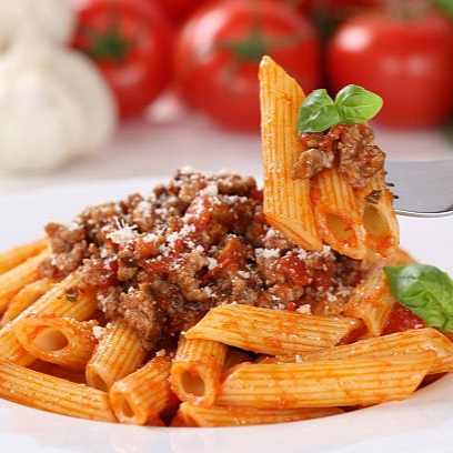 Delicioso molho pomodoro caseiro natural, carne moida, louro, alho, cebolinha, manjeriçao, queijo ralado, ideal para uma pessoa, aproximadamente 500gr