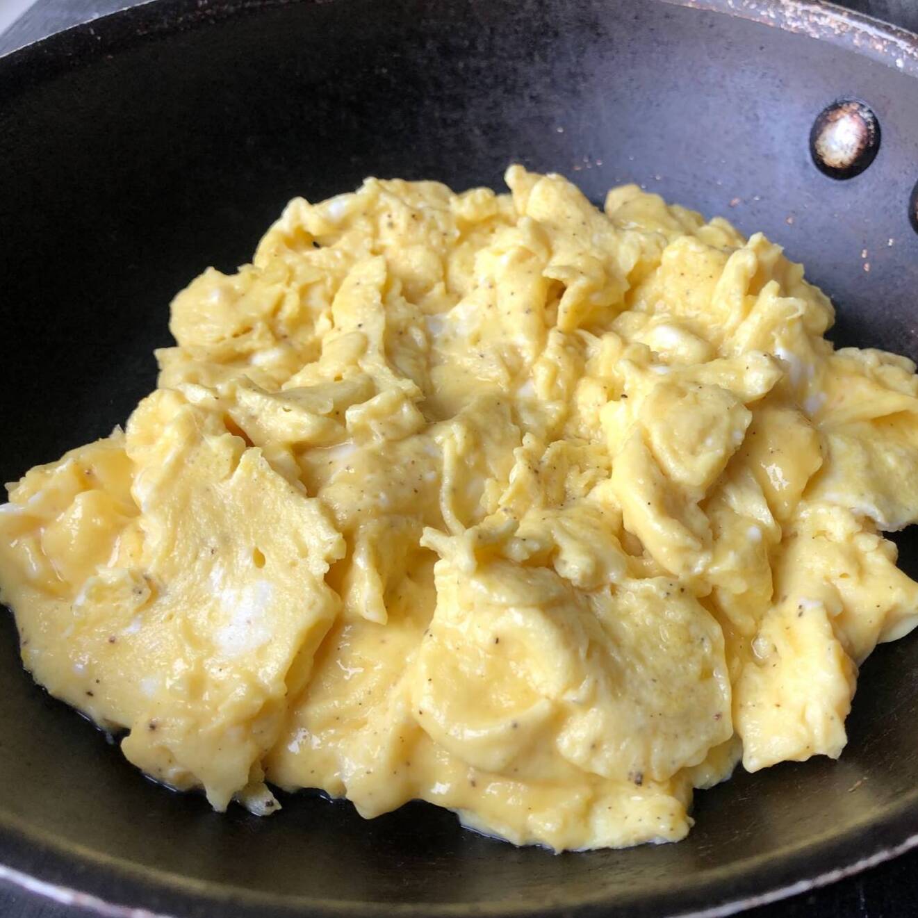 HUEVOS REVUELTOS