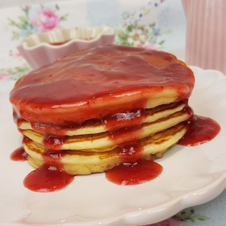 Hot Cakes con Mermelada de Fresa