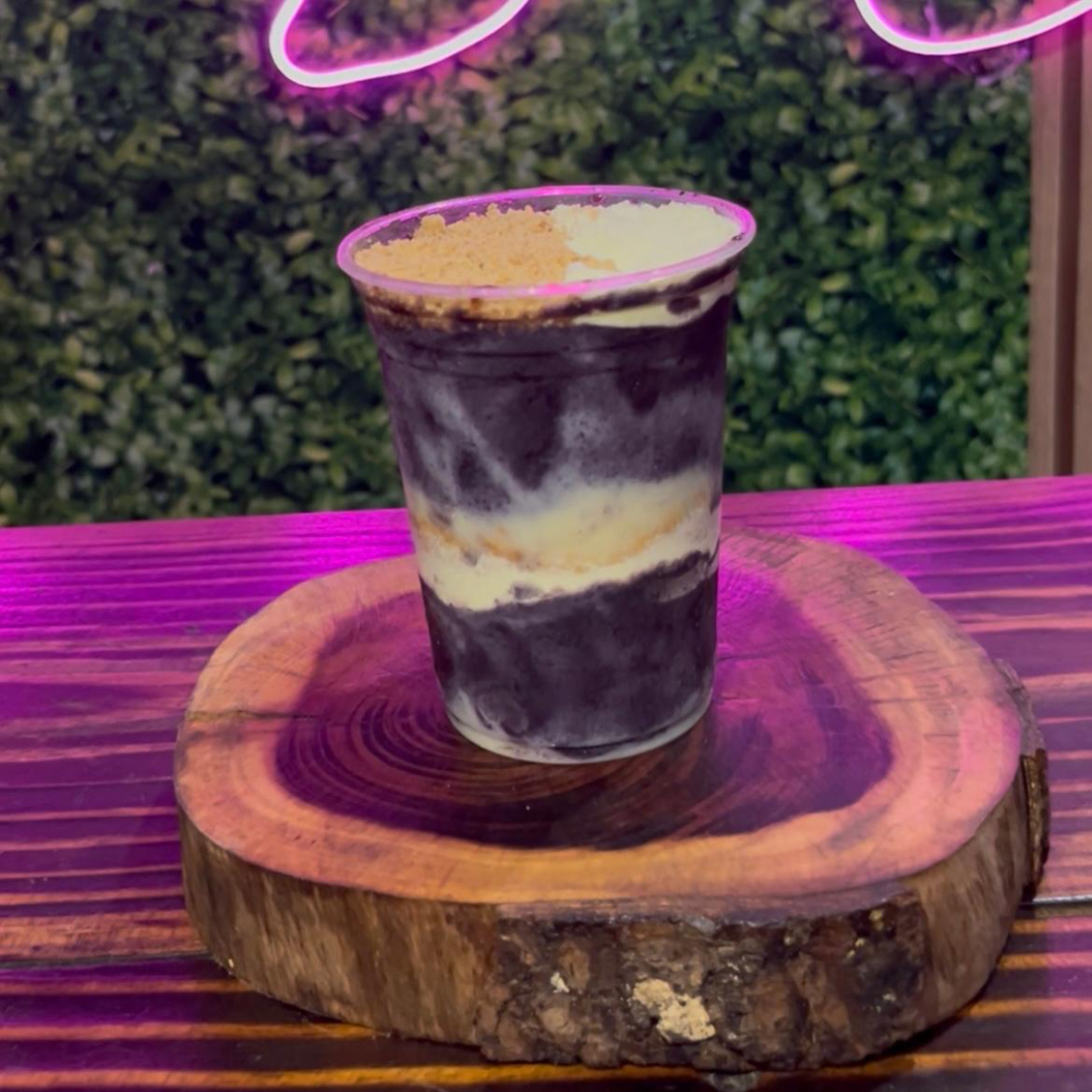 Açaí, leite em pó, leite condensado e muita paçoca triturada… doce na medida certa!