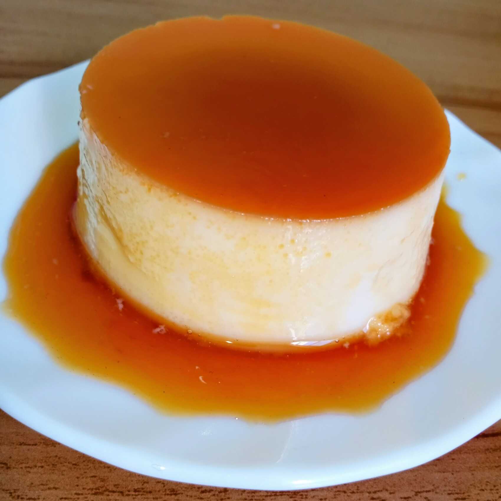 Pudim de Leite, não vai desenformado, vai diretamente no potinho pra você desenformar em casa, caso deseje.