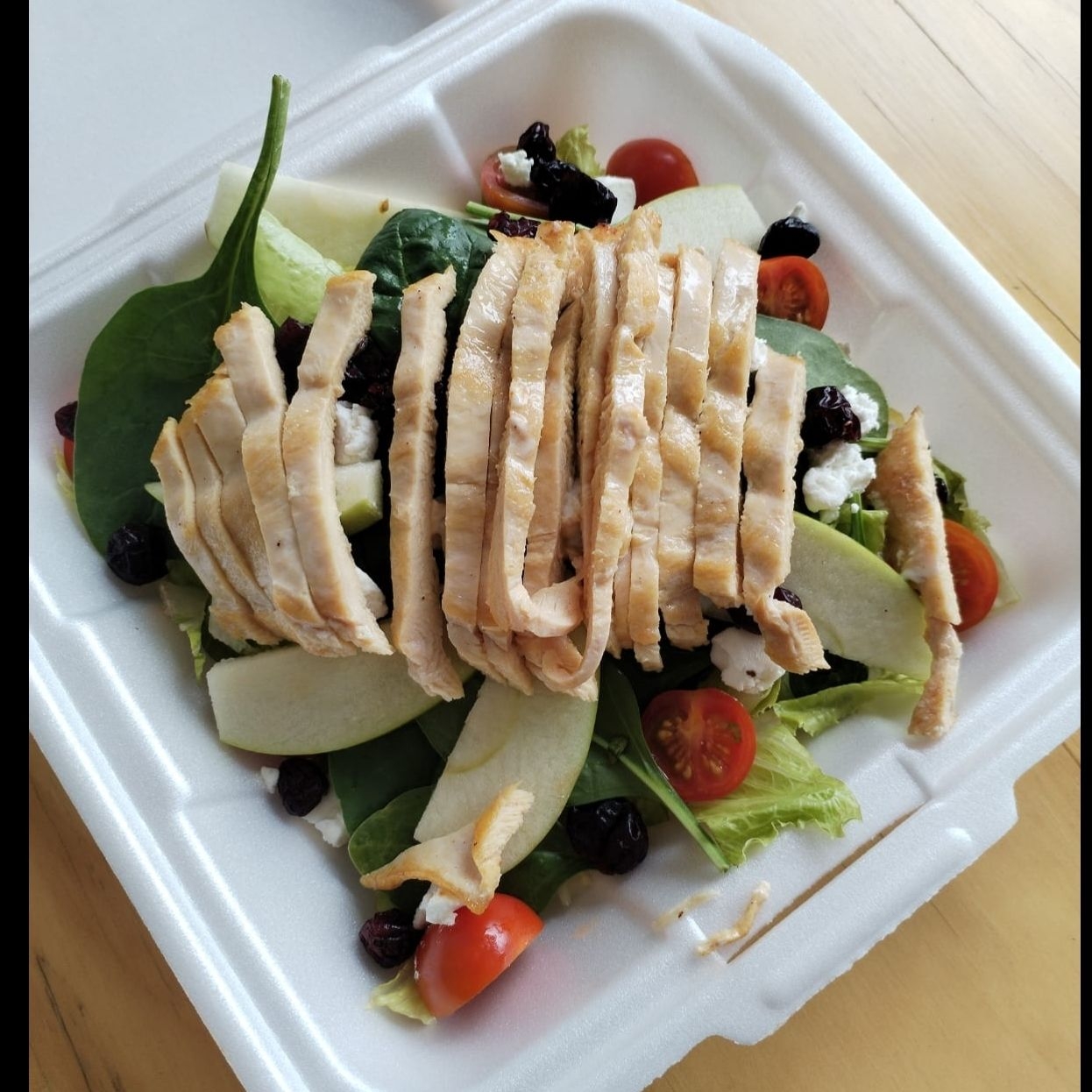 Ensalada de la Casa con Pollo