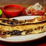 Quesadillas de Queso con Tierritas y Agua del Día