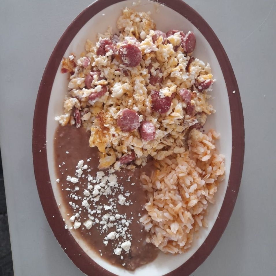 Huevos con Salchicha