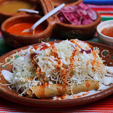 Flautas de Carne de Res Deshebrada
