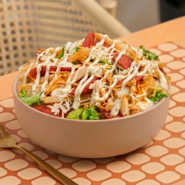Salchipapa Clásica Bowl