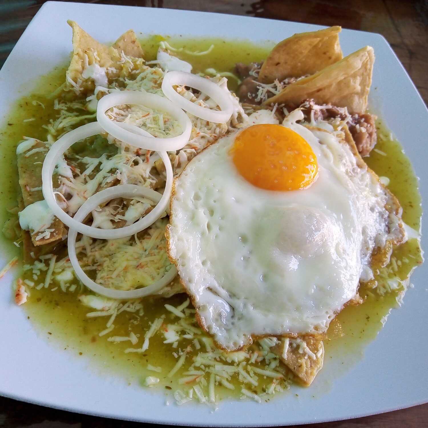 CHILAQUILES CON HUEVO * ESPECIAL