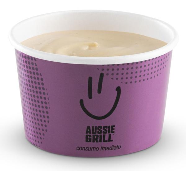 Molho cremoso de blue cheese, feito com iogurte, creme de leite e maionese, temperado com alho e pimentas.