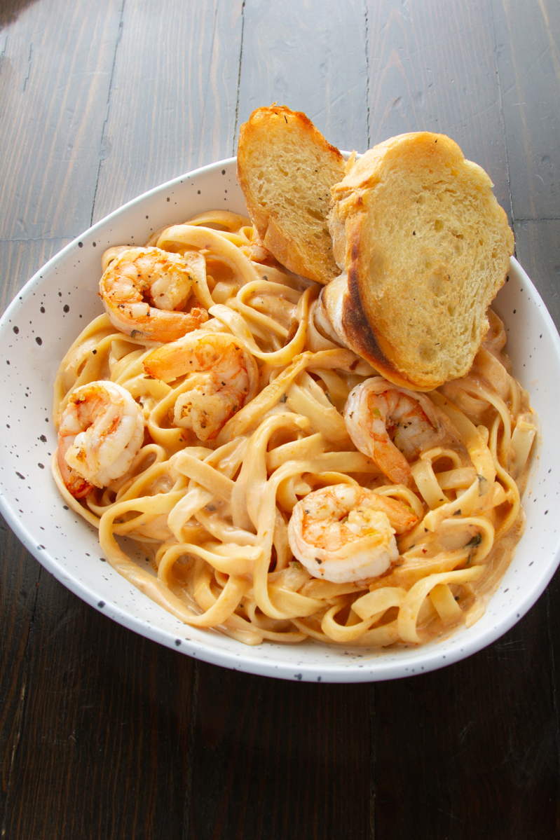 FETTUCCINI EN SALSA ROSA