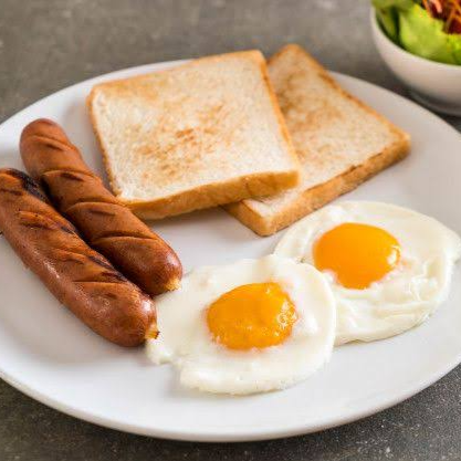 Huevos Estrellados más Salchicha